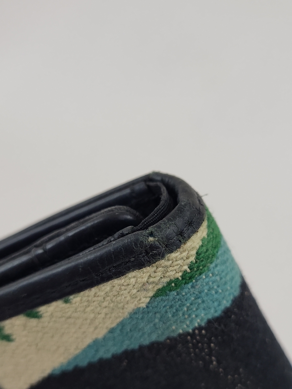 Pendleton Trifold Wallet - Picture 12 of 16